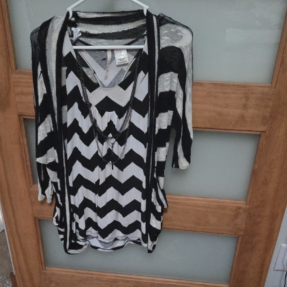 Kiwi Black and White V-Neck Sweater with Chevron Design